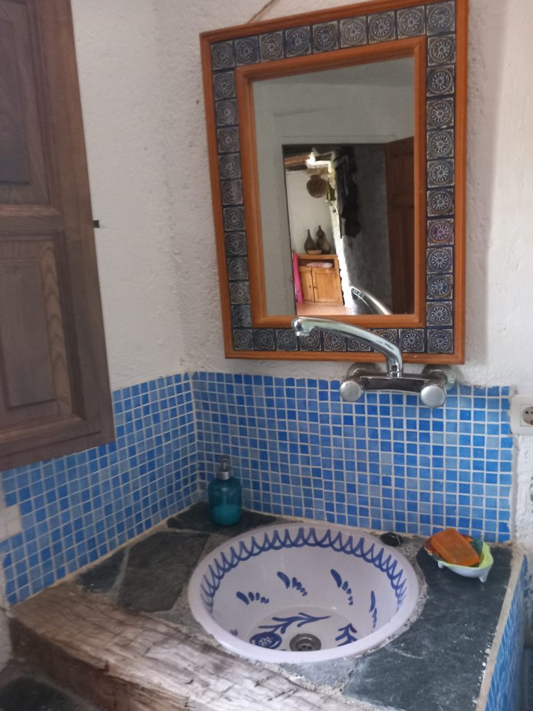 Bathroom detail Walnut Cortijo.